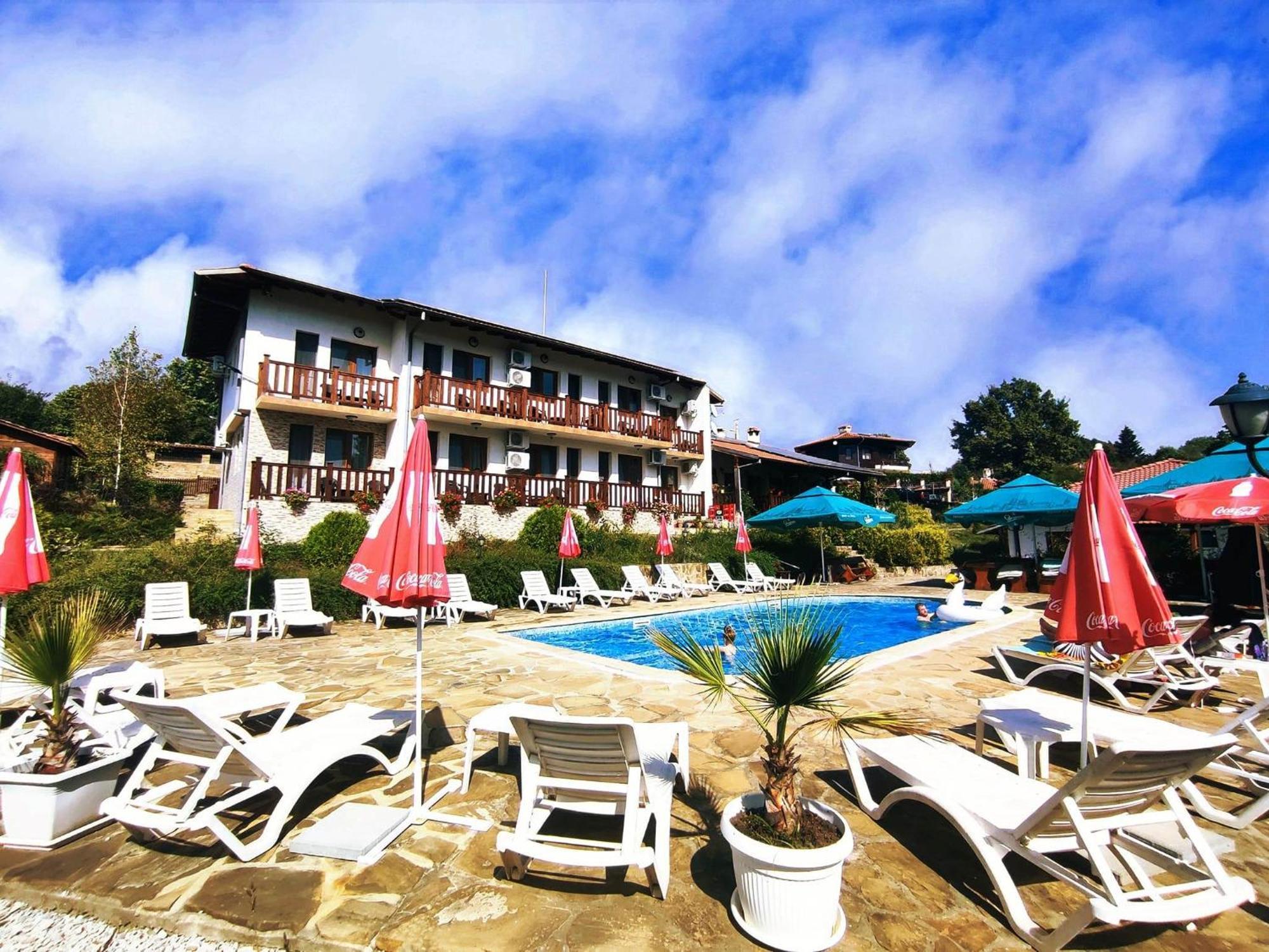 Family Complex Krisbo Hotel Donkovtsi Ngoại thất bức ảnh