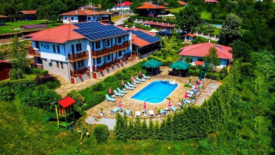 Family Complex Krisbo Hotel Donkovtsi Ngoại thất bức ảnh
