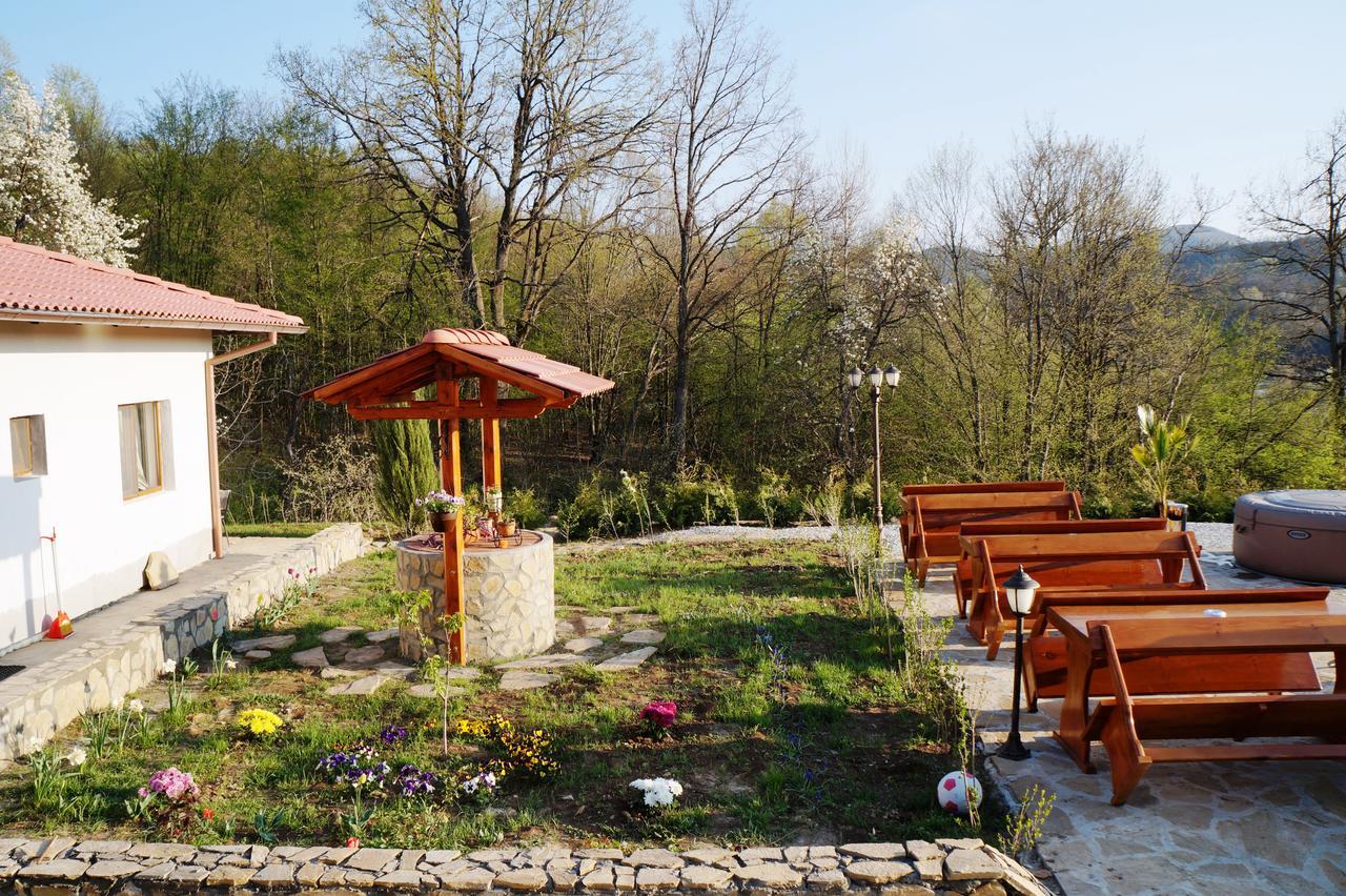 Family Complex Krisbo Hotel Donkovtsi Ngoại thất bức ảnh
