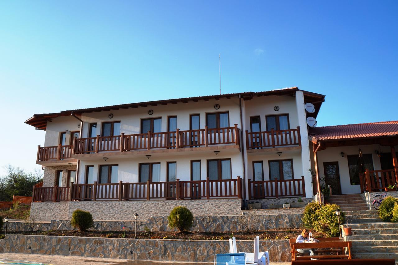 Family Complex Krisbo Hotel Donkovtsi Ngoại thất bức ảnh